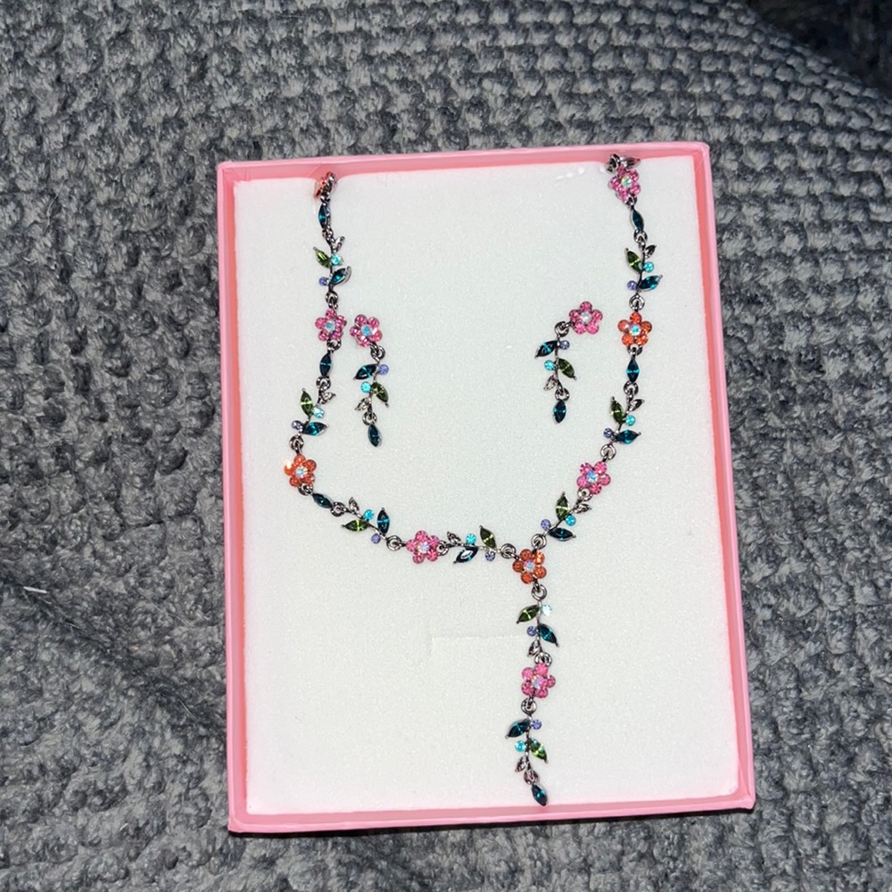 Necklace & Earring Set (NWT)